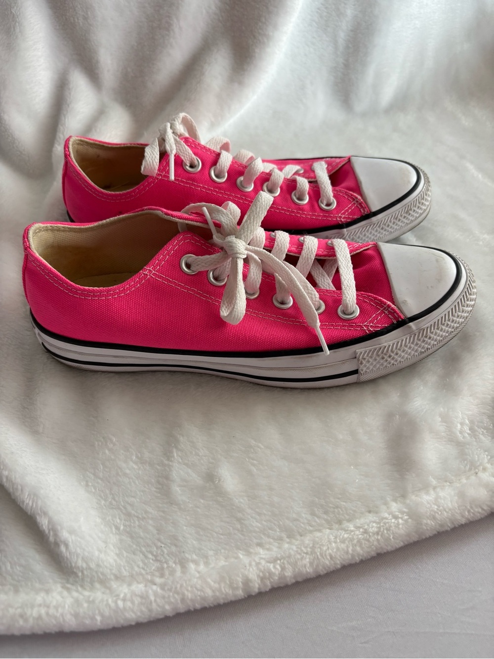 Converse Pink Lace-Up Low Top Sneakers Size 7W 5M